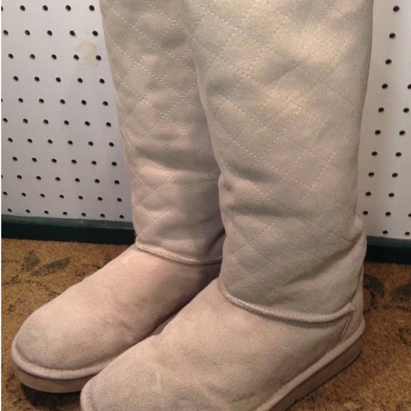 UGG  Cozy Cream Quilted Women's Boots Size 5 - Picture 3 of 7